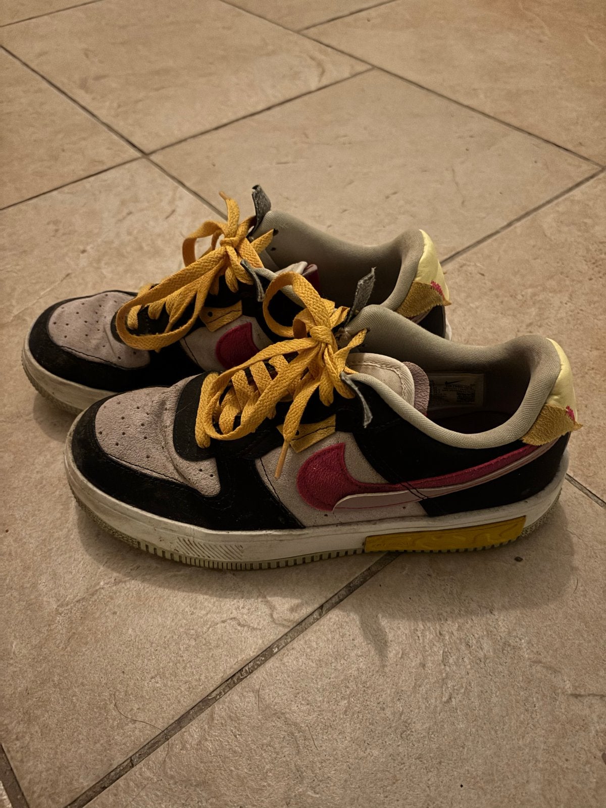 Nike Air Force 1 Sneakers - Zwart/Roze/Geel maat 41, Kleding | Dames, Ophalen, Zwart, Sneakers of Gympen, Gedragen