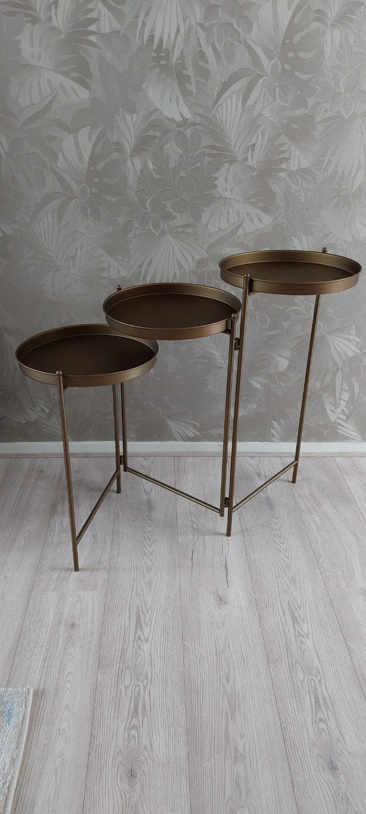 Set van 3 gouden bijzettafels - Nieuwstaat, Ophalen, Minder dan 55 cm, Metaal of Aluminium, Modern, Elegant