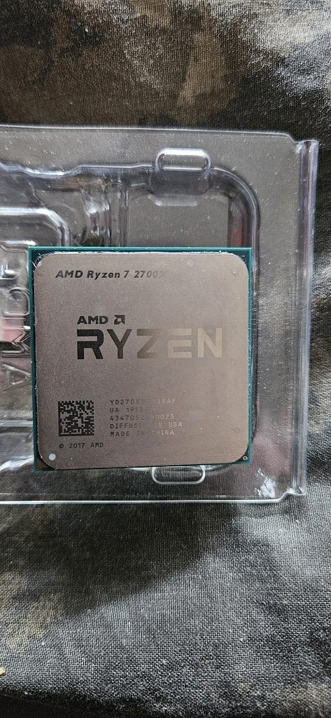 AMD Ryzen 7 2700X + Wraith Prism RGB Koeler, Computers en Software, Processors, Gebruikt, AMD Ryzen 7, Socket AM4, 3 tot 4 Ghz