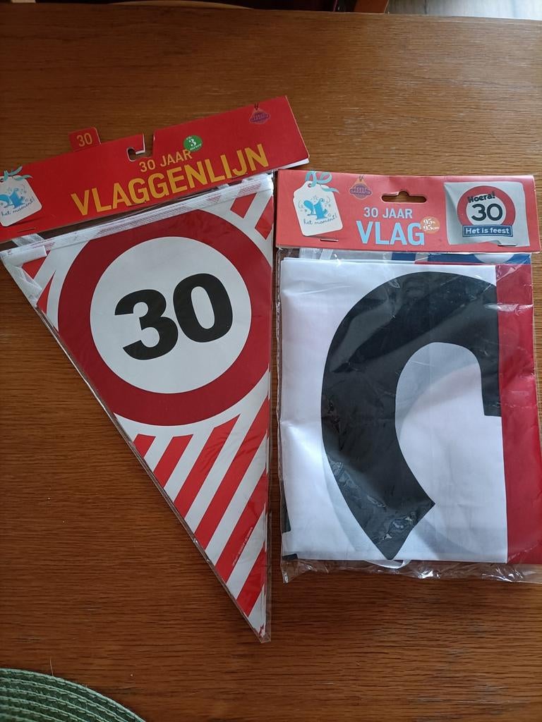 30 Jaar Feestpakket: Vlaggenlijn en Vlag, Ophalen