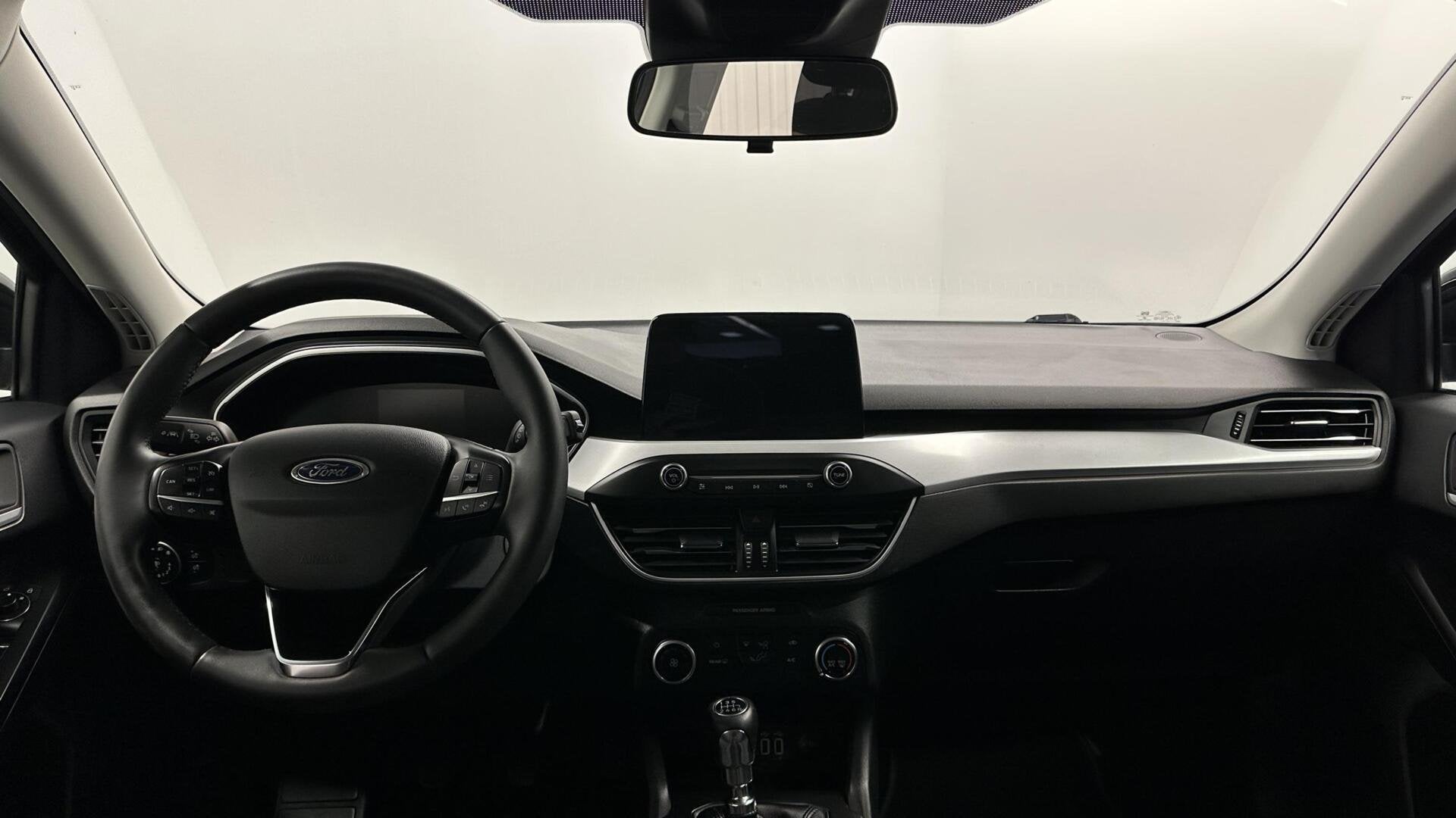 Ford Focus 1.0 EcoBoost Hybrid Trend Edition Business CAMERA, Auto's, Ford, Stof, Gebruikt, Met garantie (alle), Zwart