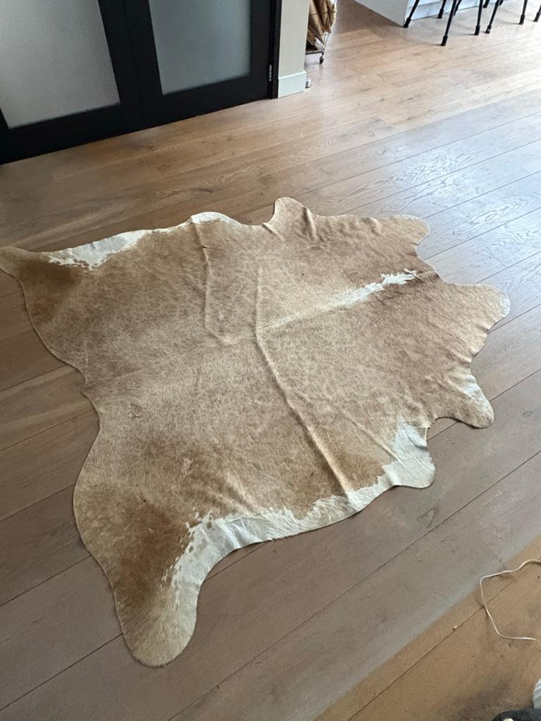Koeienhuid, Huis en Inrichting, Stoffering | Tapijten en Kleden, 150 tot 200 cm, 200 cm of meer, Ophalen of Verzenden, Zo goed als nieuw