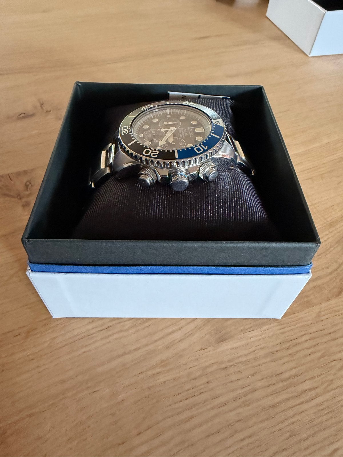 Foto 2 van Seiko Solar Chronograaf Duiker Herenhorloge SSC017P1