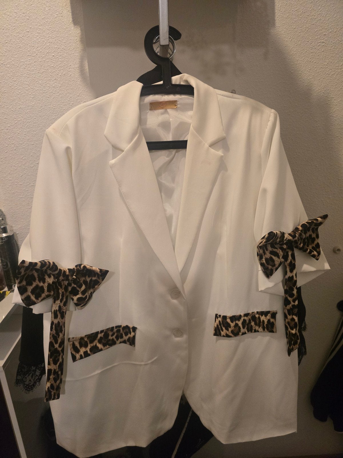 Witte blazer  Nieuw met luipaardprint details, Wit, Maat 42/44 (L), Nieuw, Ophalen of Verzenden