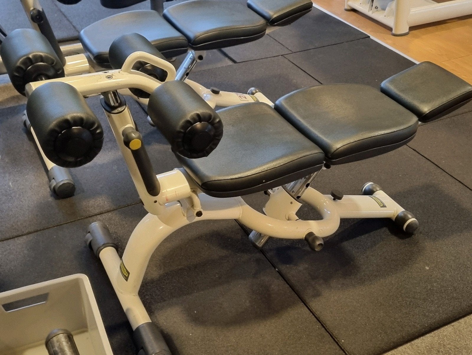 Technogym Ab-crunch bench, Ophalen, Gebruikt, Benen, Fitnessbank