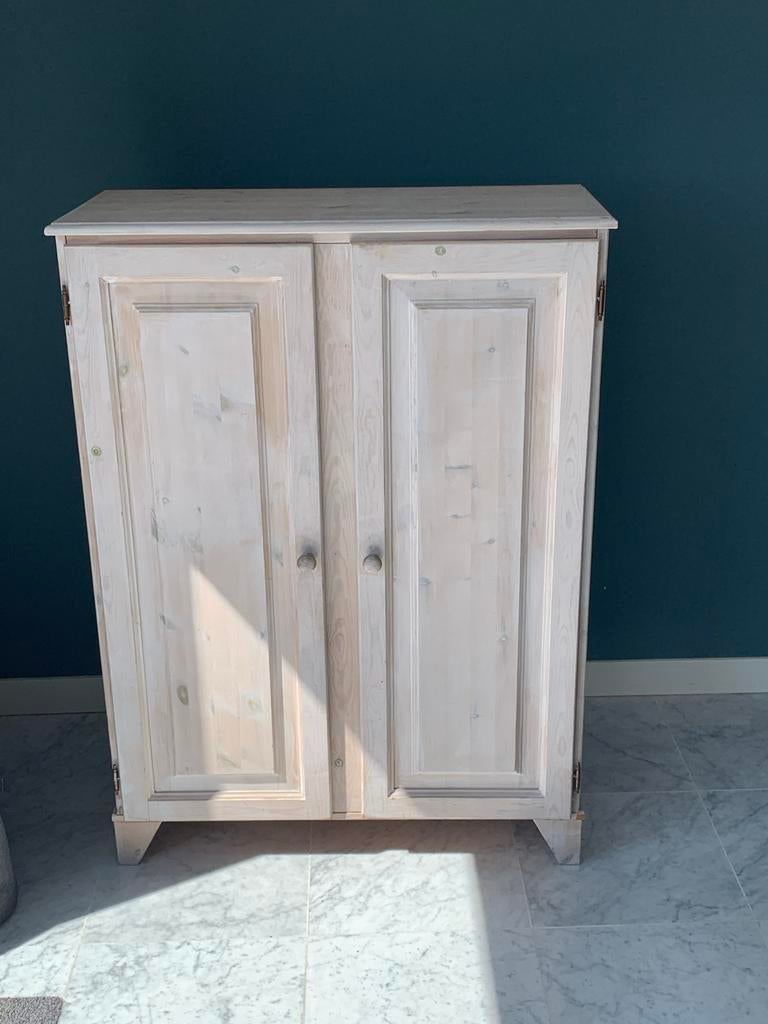 Licht grenen kastje met deuren, Ophalen, Withe was, Gebruikt, 100 tot 150 cm