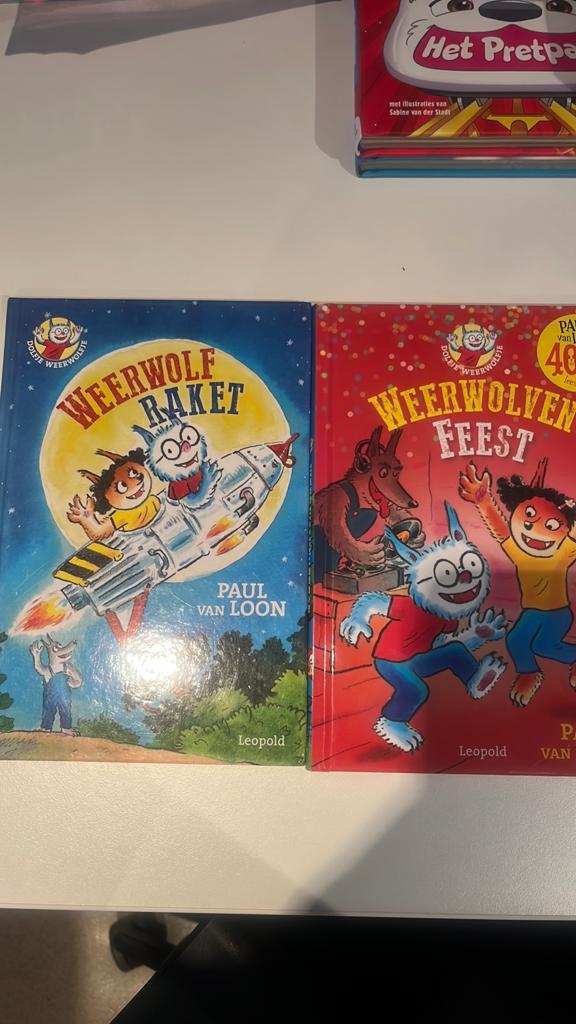 Dolfje weerwolfje 2 boeken, Boeken, Ophalen of Verzenden, Zo goed als nieuw, Fictie algemeen