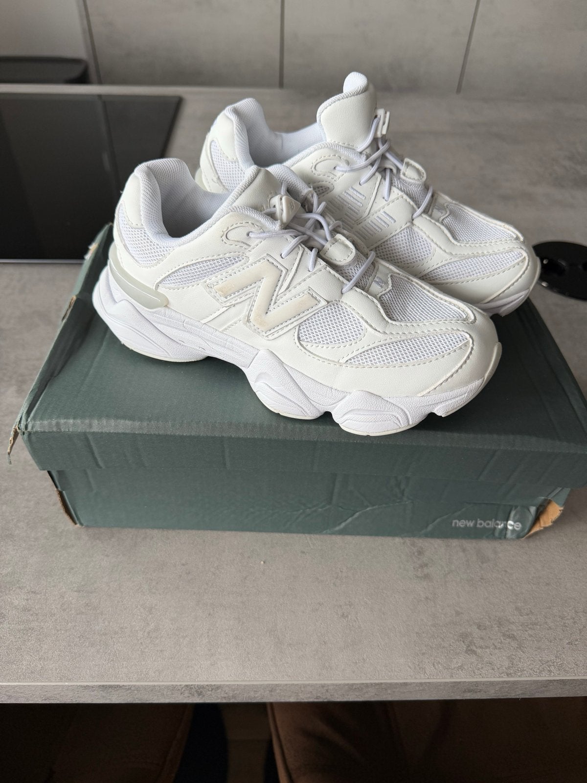 New Balance 9060 sneakers wit - Maat 35.5, Ophalen of Verzenden, Nieuw, Wit, Sneakers of Gympen