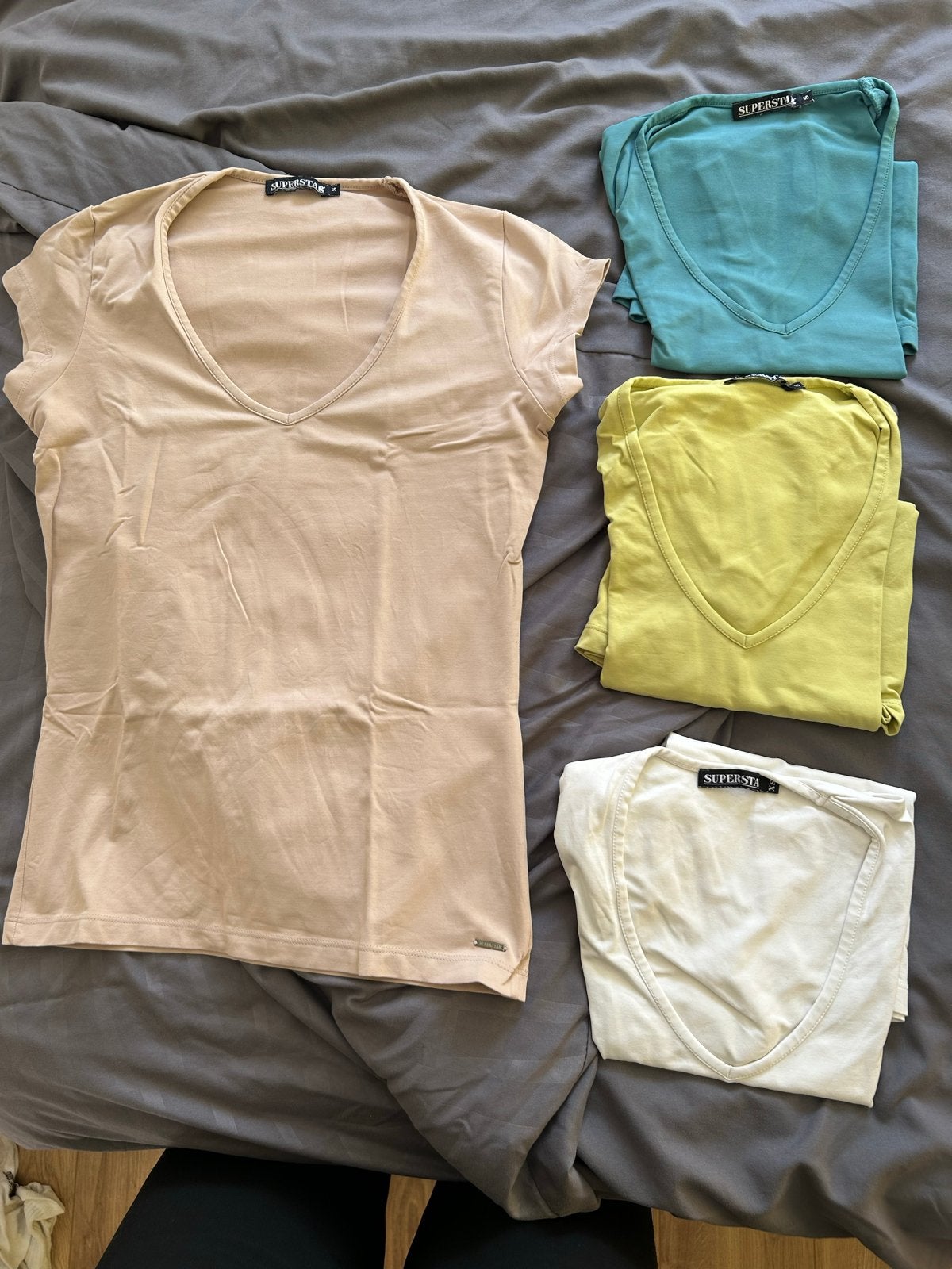 Superstar shirts roze, wit, geel turquoise v hals S/xs, Ophalen of Verzenden, Roze, Gedragen, Superstar