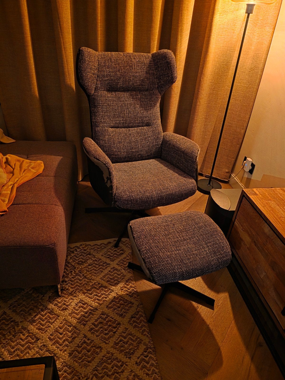 Comfortabele relaxstoel met ligfunctie en poef, Ophalen, Gebruikt, Leer