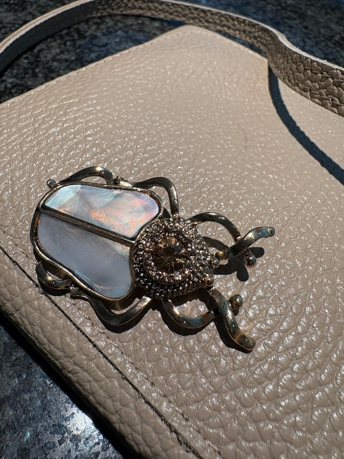 Scarabee broche, Ophalen of Verzenden, Zo goed als nieuw, Overige materialen