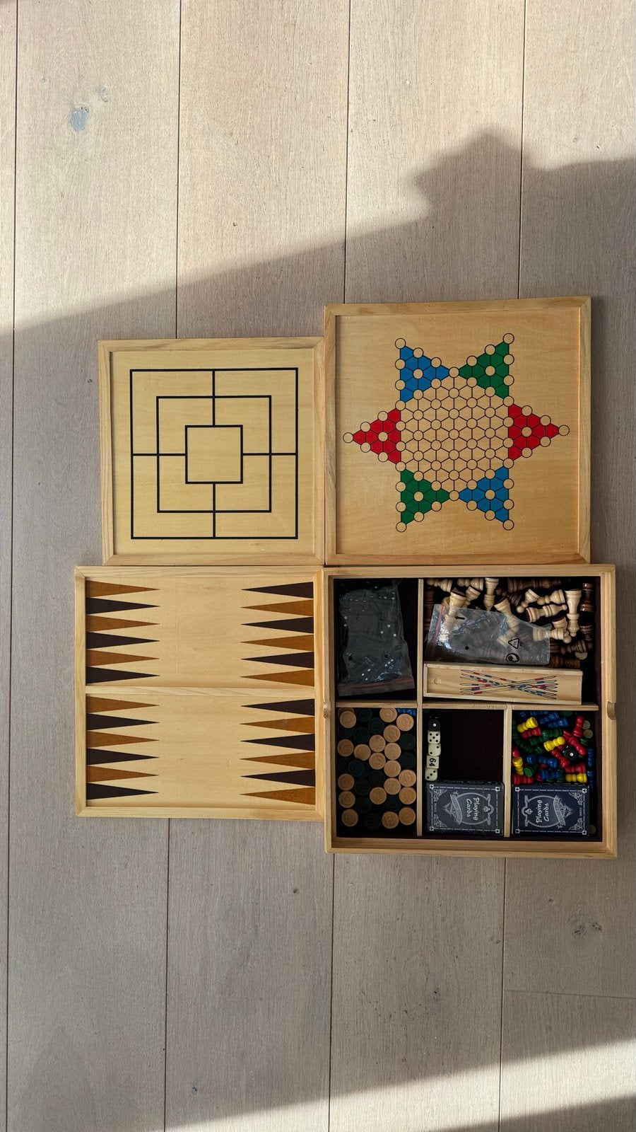 Houten Spellenverzameling: Schaken, Backgammon, Ludo en meer, Een of twee spelers, Ophalen, Zo goed als nieuw