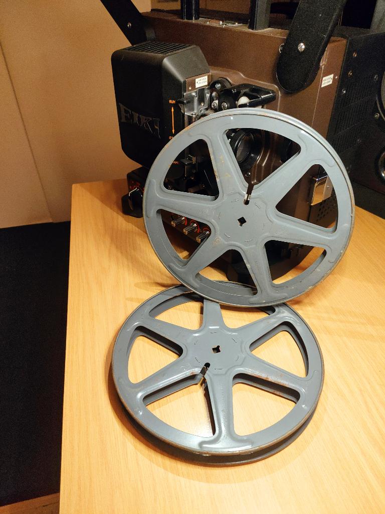 3x Vintage CECIL Metalen 16mm Filmspoelen 800 ft / 244 m, Audio, Tv en Foto, Filmrollen, Ophalen of Verzenden, 16mm film