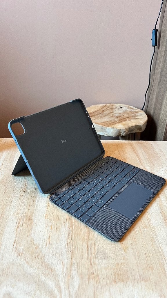 Logitech Combo Touch - iPad Pro 11 inch (1e t/m 4e gen)