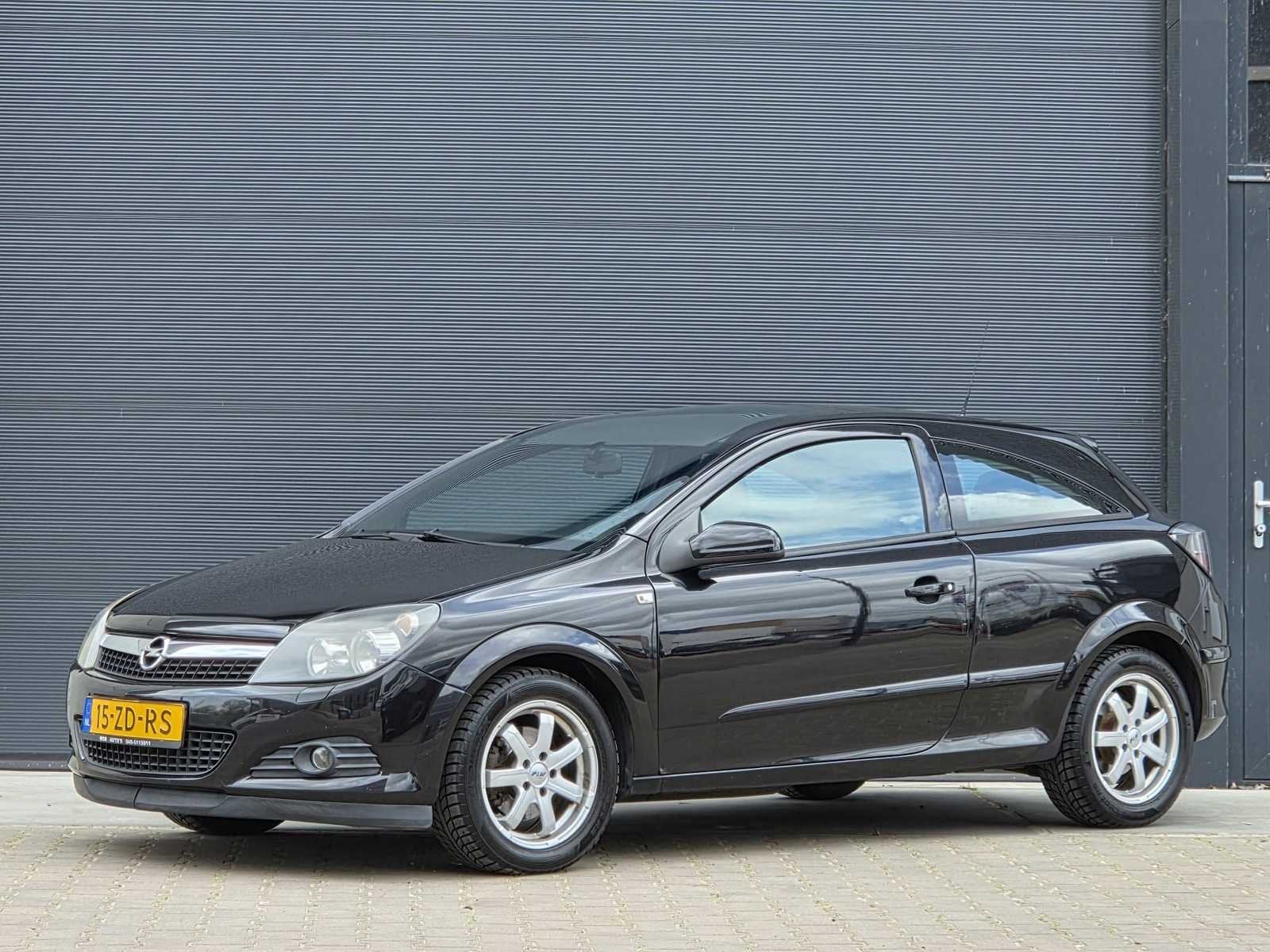 Opel - 2008 - Astra GTC - 1.6 Temptation - 15-ZD-RS, Auto's, Opel, Voorwielaandrijving, 15 km/l, 4 cilinders, Cabriolet