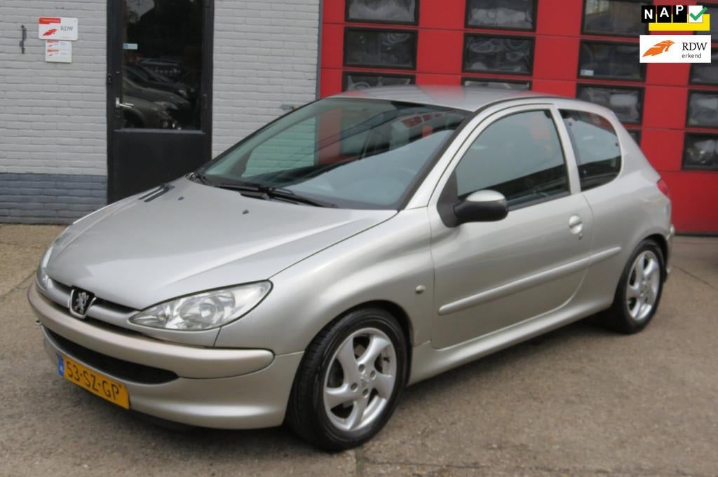 Peugeot 206 1.4-16V Air-line 3 , NIEUWE APK & DISTRIBUTIE, Auto's, Voorwielaandrijving, 31 €/maand, 4 cilinders, Origineel Nederlands