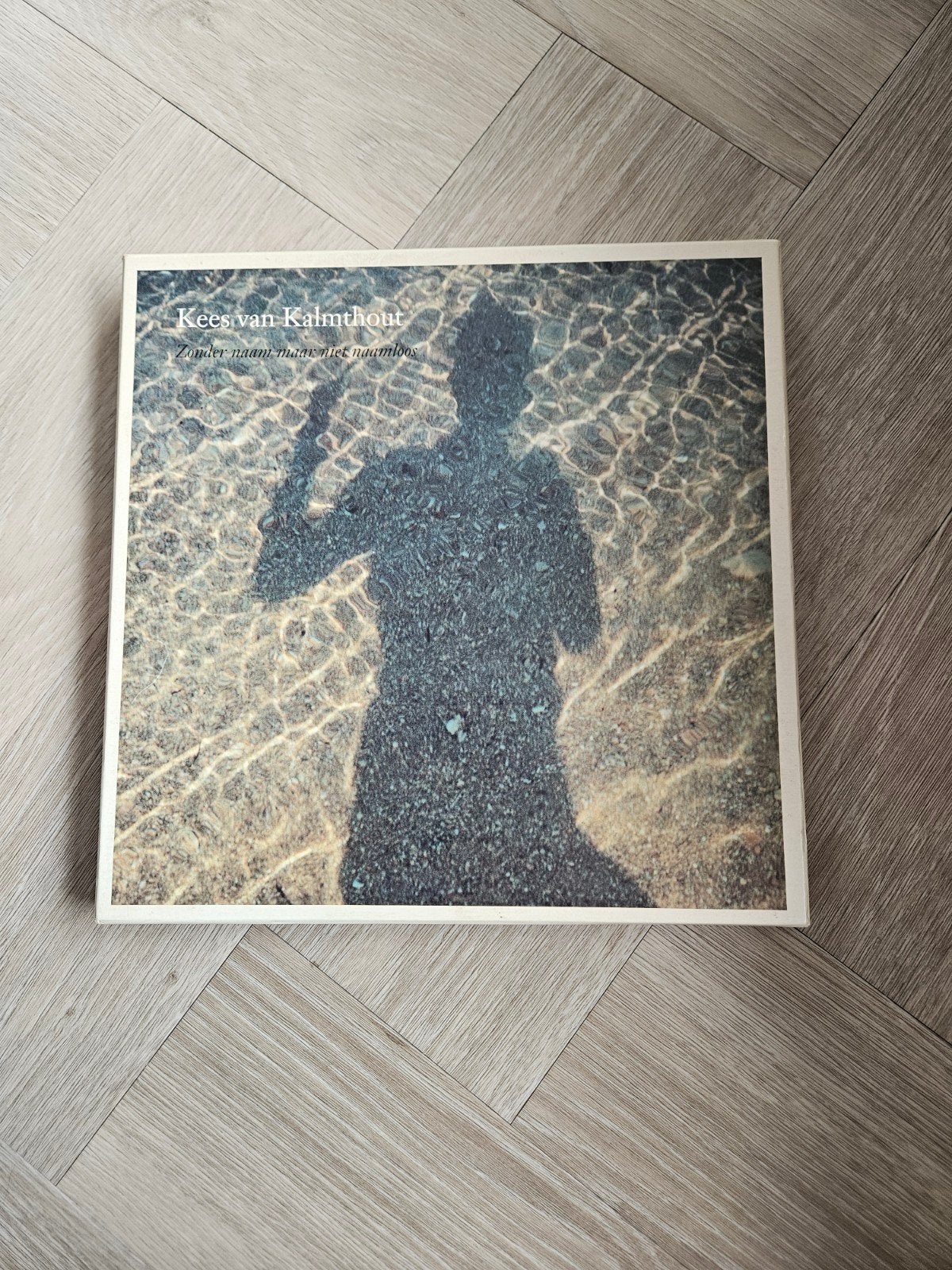 Kees van Kalmthout - Zonder naam, maar niet naamloos (1993), Boeken, Ophalen of Verzenden