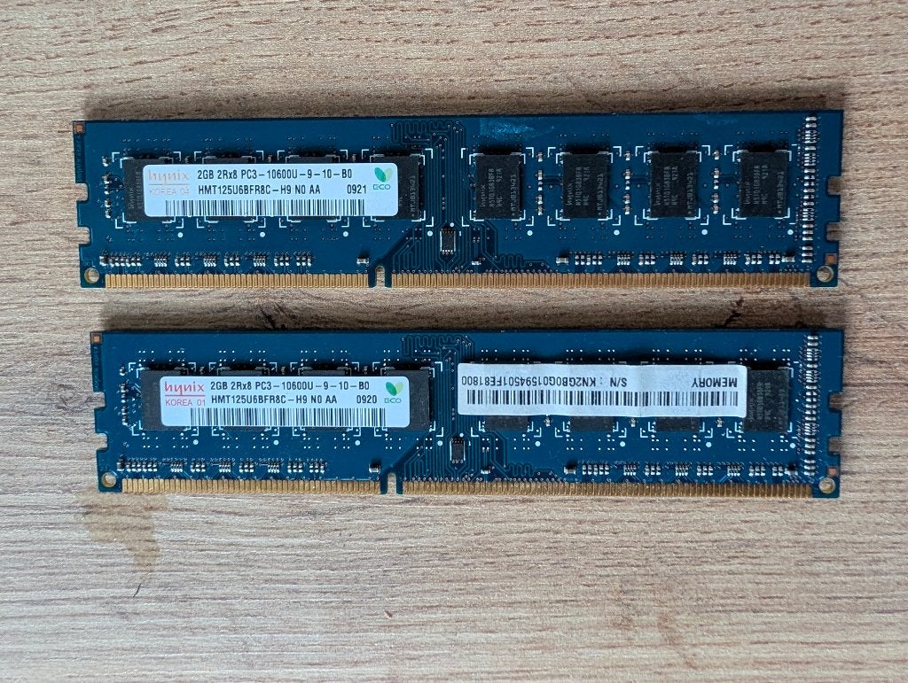 Te koop: 2x 2Gb DDR3 - SK hynix HMT125U6BFR8C-H9, Computers en Software, RAM geheugen, Gebruikt, DDR3, Ophalen of Verzenden, 2 GB