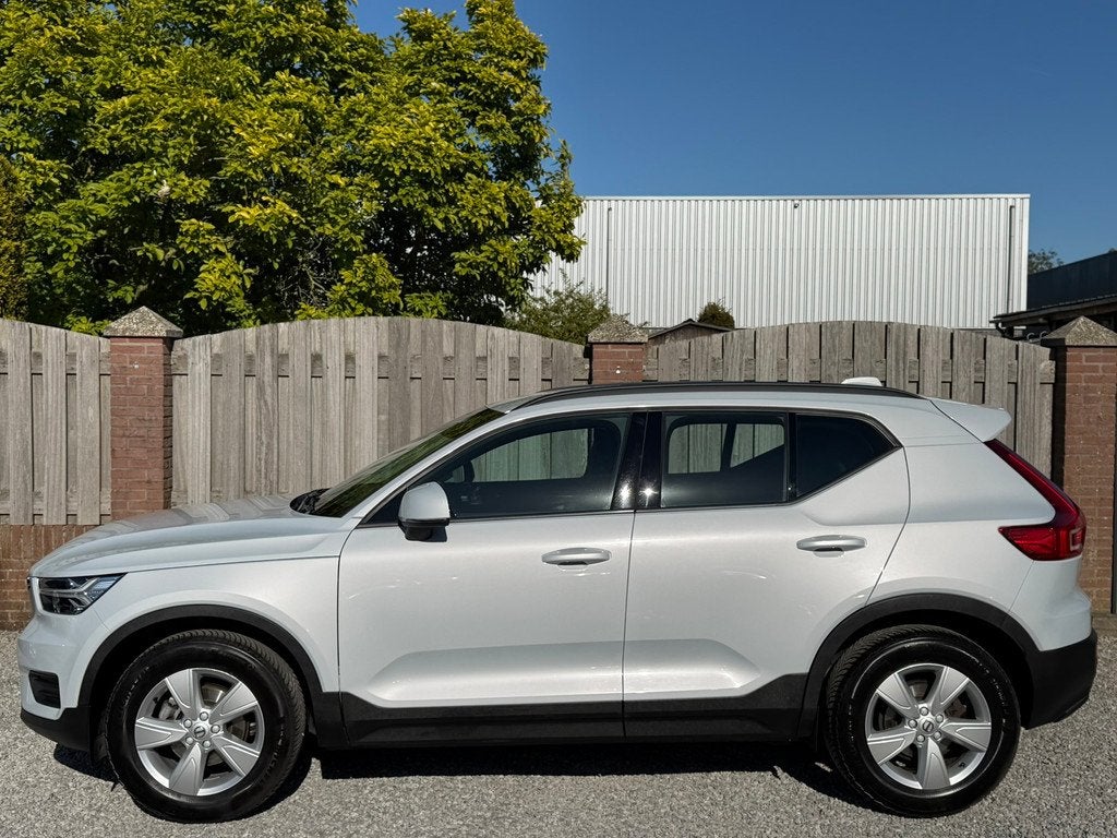 Volvo XC40 1.5 T2 Momentum P SENSOREN LICHTMETALEN VELGEN CL, Voorwielaandrijving, 1525 kg, Gebruikt, 129 pk
