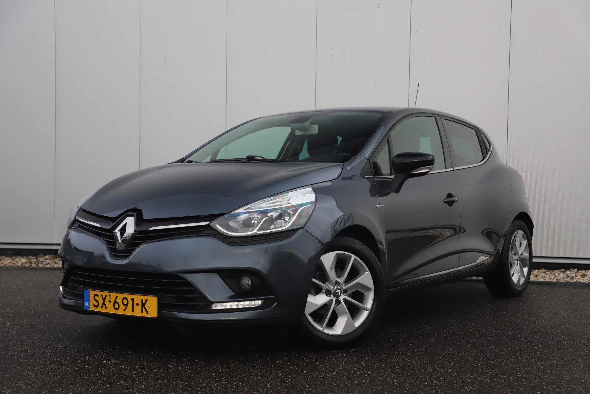 Renault Clio 0.9 TCe Intens Navigatie DAB+ Clima Cruise PDC, Voorwielaandrijving, 898 cc, Stof, Gebruikt