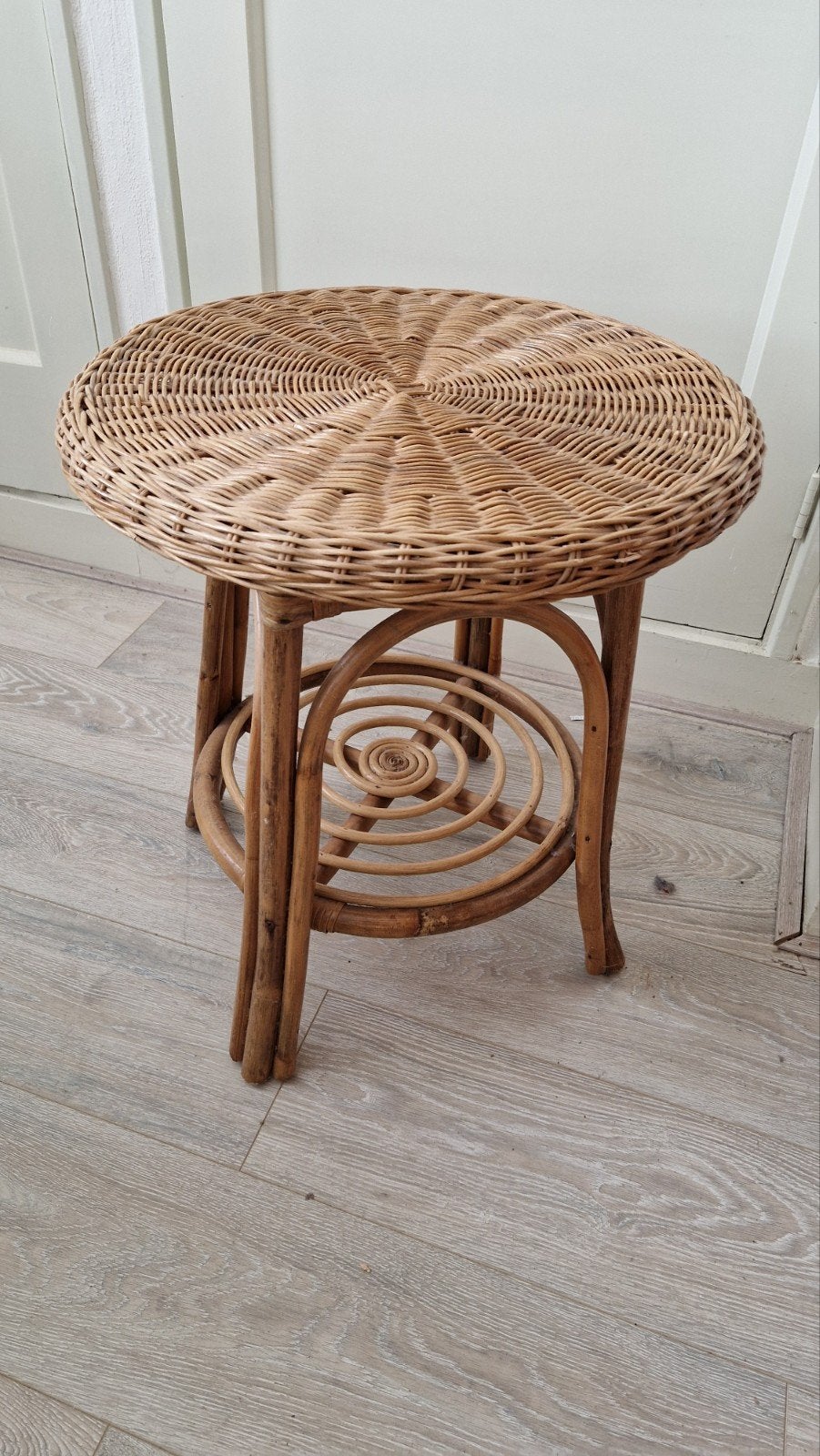 Rotan bijzettafel - Vintage look, Huis en Inrichting, Tafels | Bijzettafels, Gebruikt, Rond, Vintage, Bohemian, Ophalen