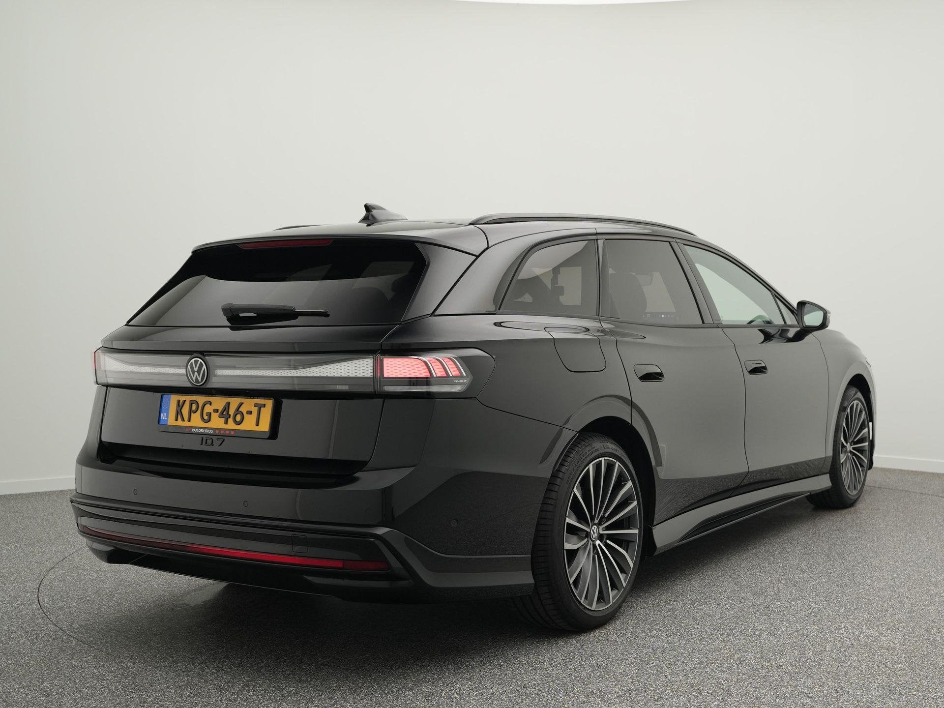 Volkswagen ID.7 Tourer Limited Edition Plus 86 kWh | SOH 100, Auto's, Volkswagen, 681 km, Achterwielaandrijving, Gebruikt, Zwart