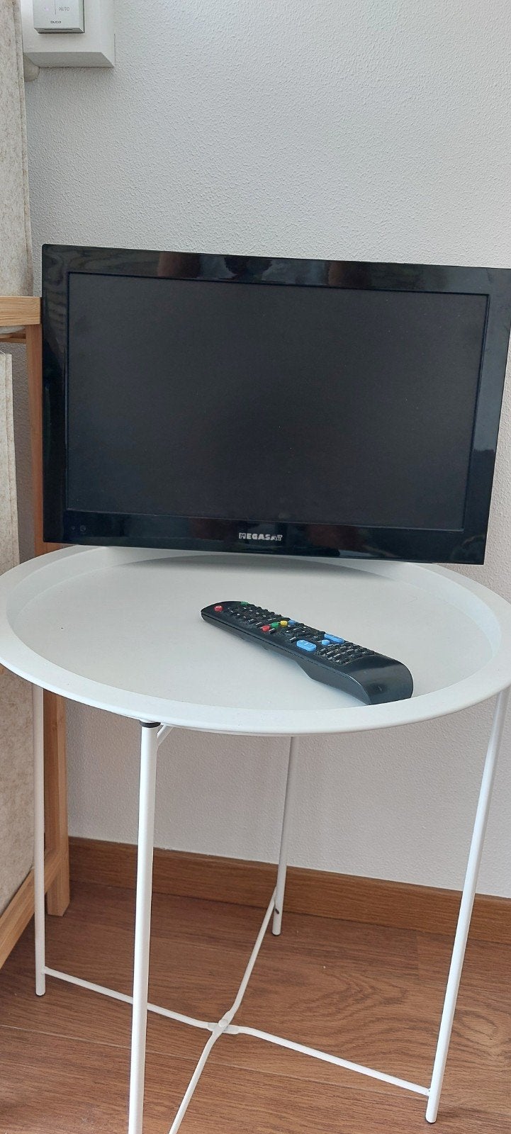 Tv Megasat 22 inch met dvd speler  12volt, Ophalen of Verzenden, Zo goed als nieuw