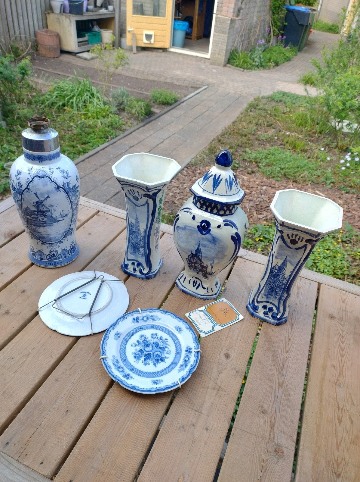 Delfts Blauw assortiment
Wandborden
Kaststel met certificaat, Antiek en Kunst, Ophalen
