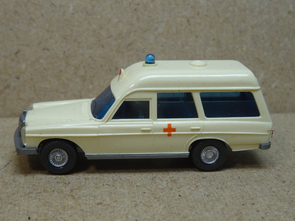 WIKING 1/87, MERCEDES 220 Ambulance, Zie Foto`s, Hobby en Vrije tijd, Ophalen of Verzenden, Zo goed als nieuw, Auto, Wiking