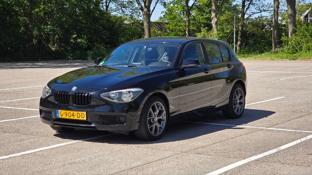 BMW 1-Serie 116i 136PK 5D 2014 Zwart, 1-Serie, 4 cilinders, Zwart, 1200 kg