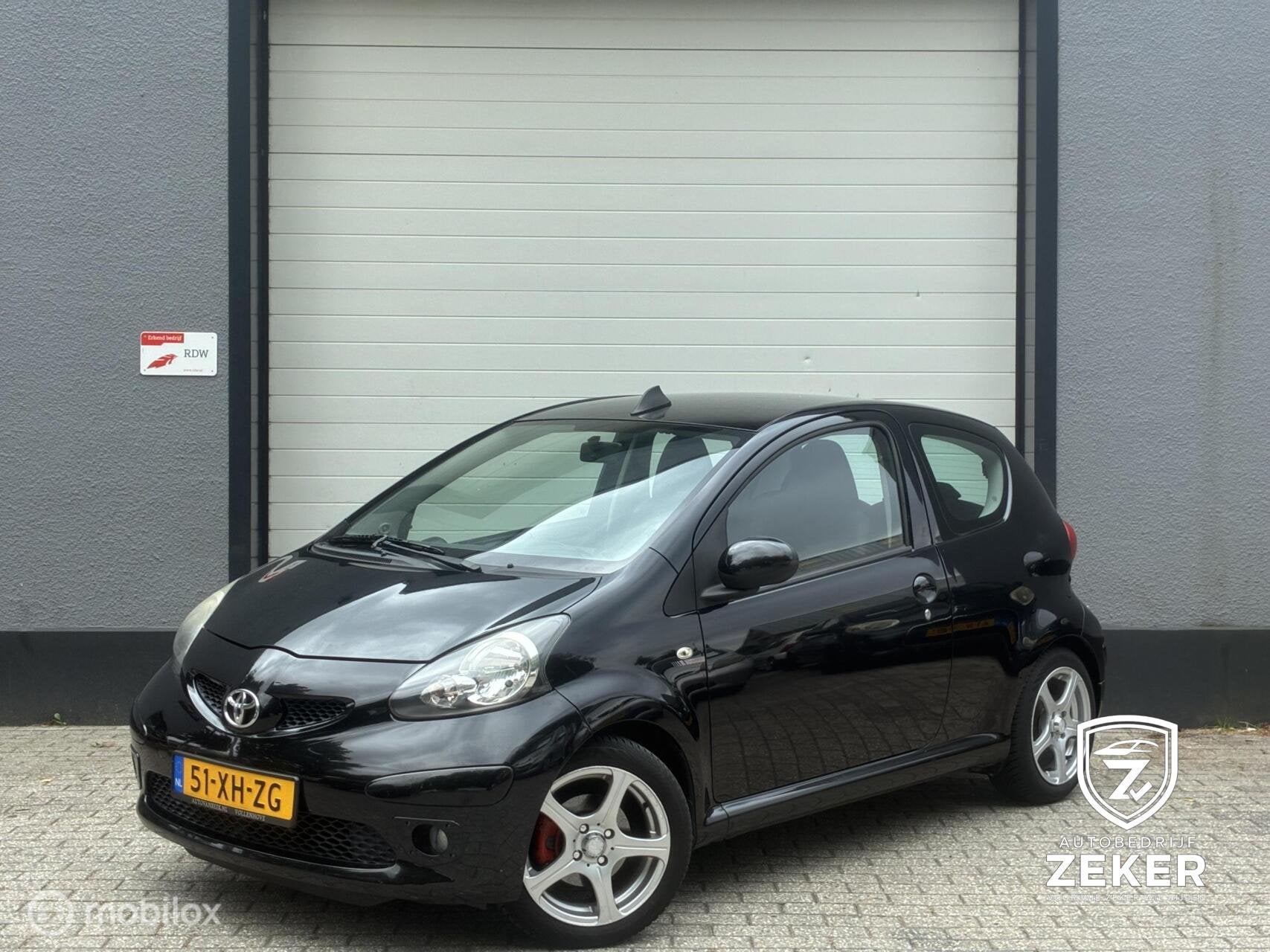 Toyota Aygo 1.0-12V Sport / airco / CarPlay / camera /, Voorwielaandrijving, Gebruikt, 4 stoelen, Origineel Nederlands