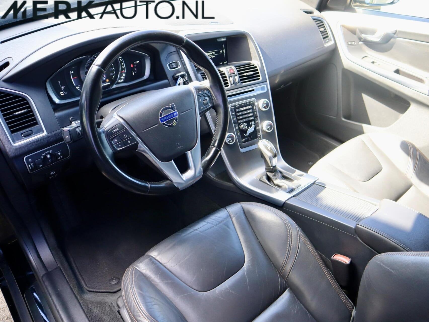 Volvo XC60 2.4 D5 AWD Summum 5 cilinder 215pk, Auto's, Automaat, Gebruikt, 197 €/maand, 2000 kg