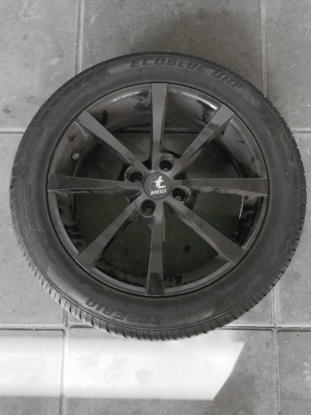 4x 17 inch IT Wheels velgen + Superia 205/55 R17 banden, Ophalen, 17 inch, 205 mm, Zomerbanden