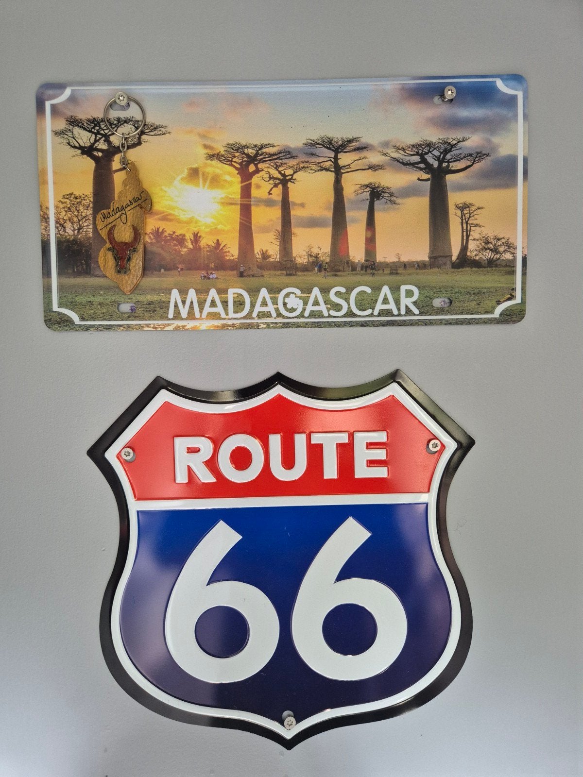 Madagascar en Route 66 decoratieve borden, Ophalen of Verzenden, Gebruikt, Reclamebord