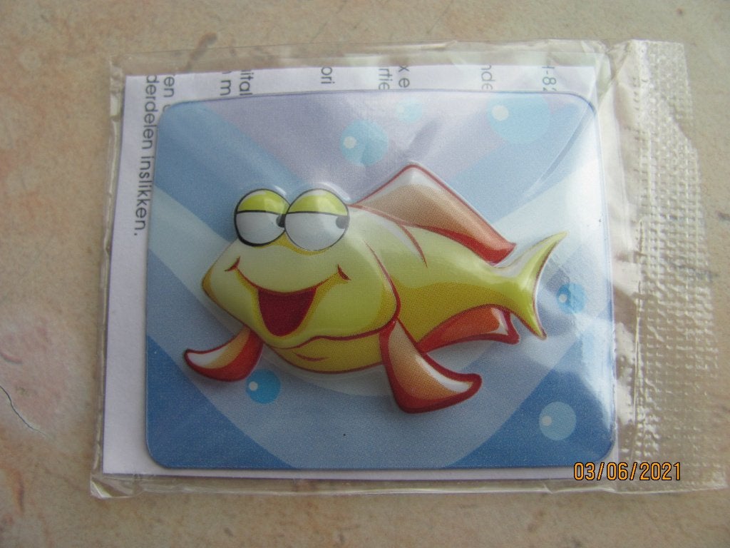 NIEUW in verpakking 1 x 3D Sticker VIS kunststof reliëf 4 cm, Verzamelen, Ophalen of Verzenden, Nieuw, Dier en Natuur