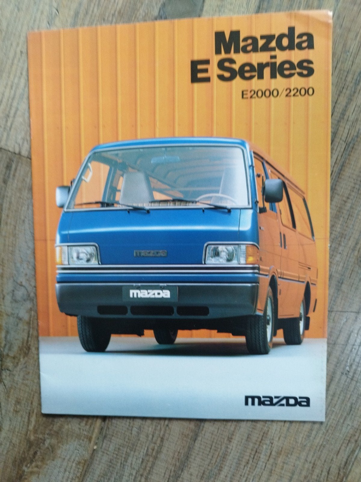 Mazda E Series E2000/2200 Bus Bedrijfswagens Brochure 1984, Gelezen, Mazda, Ophalen of Verzenden, Mazda