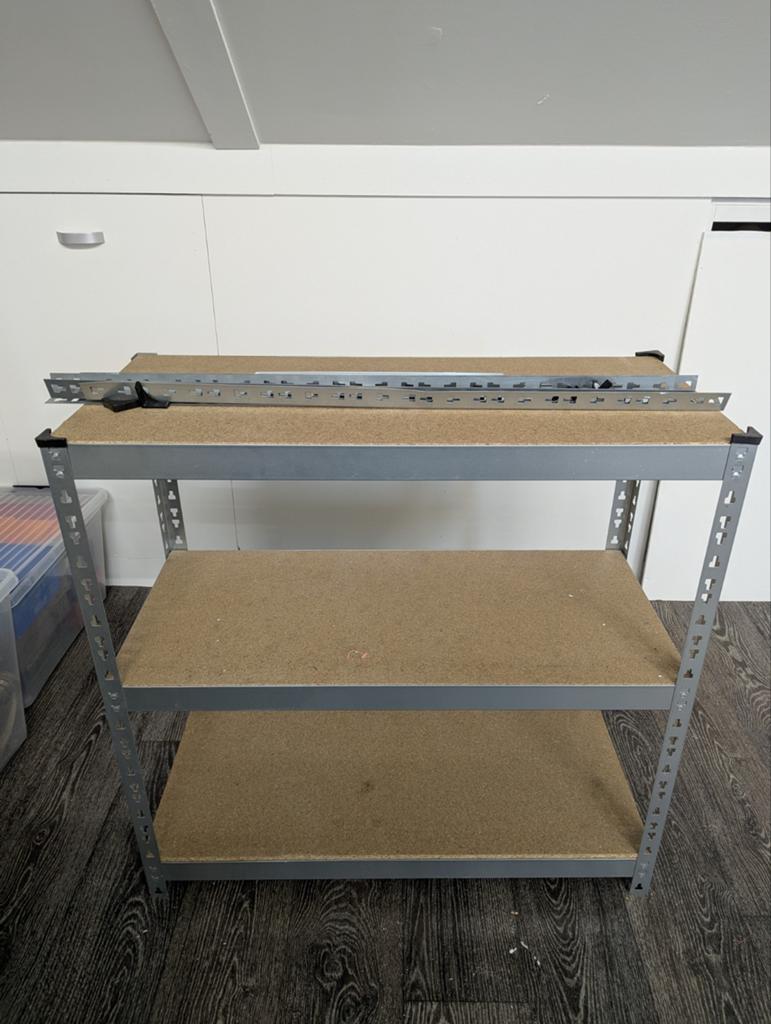 Stevige metalen stellingkast met 3 houten planken, Ophalen, Gebruikt