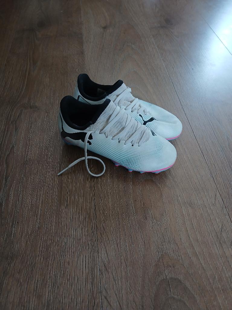Puma voetbalschoenen maat 30, Kinderen en Baby's, Kinderkleding | Schoenen en Sokken, Ophalen, Jongen of Meisje, Puma, Schoenen