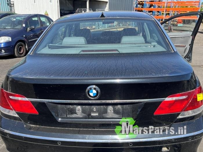 Achterklep van een BMW 7-Serie (475)