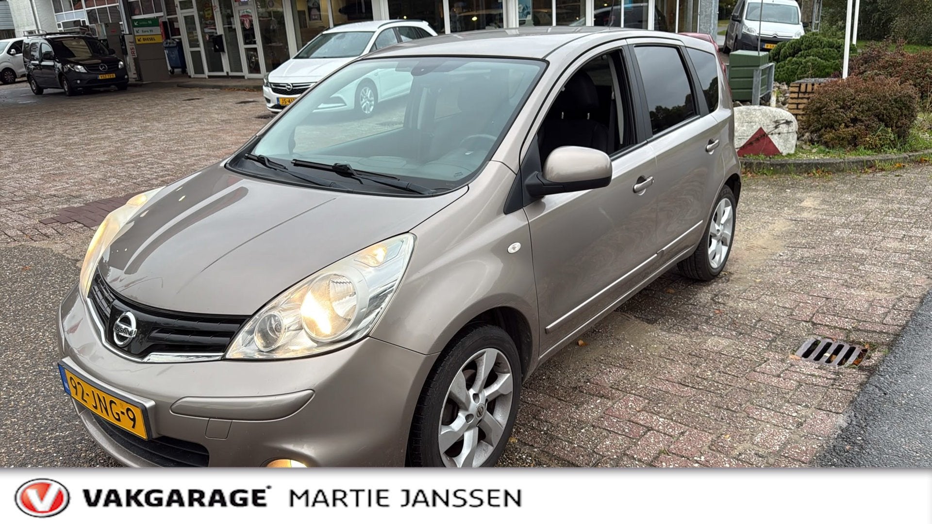Nissan Note 1.6 Tekna Airco / PDC / Trekhaak / Automaat, Auto's, 15 km/l, Gebruikt, 4 cilinders, Bruin