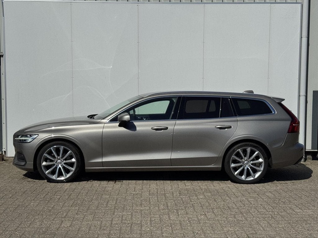 Volvo V60 2.0 T4 Mom.|ACC|PAS V/A|Blis|19"|, Auto's, Volvo, 15 km/l, 1969 cc, Leder en Stof, Origineel Nederlands