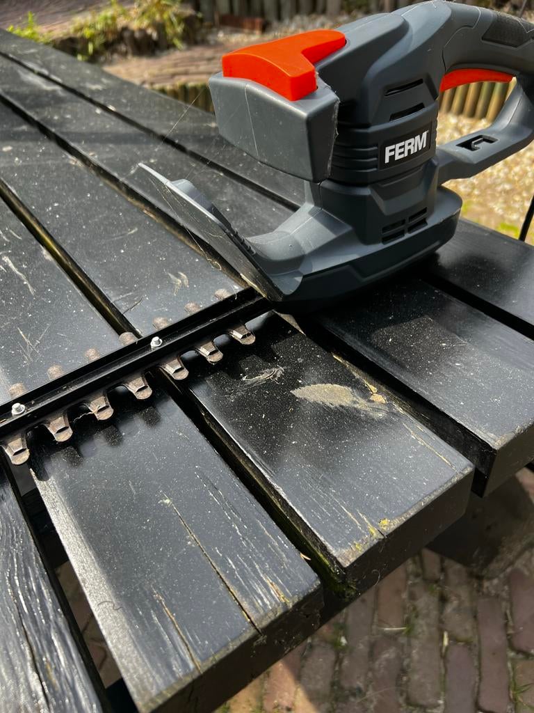 Ferm Heggenschaar - Slechts 1x gebruikt, zo goed als nieuw, Tuin en Terras, Heggenscharen, Zo goed als nieuw, Elektrisch, Ophalen of Verzenden
