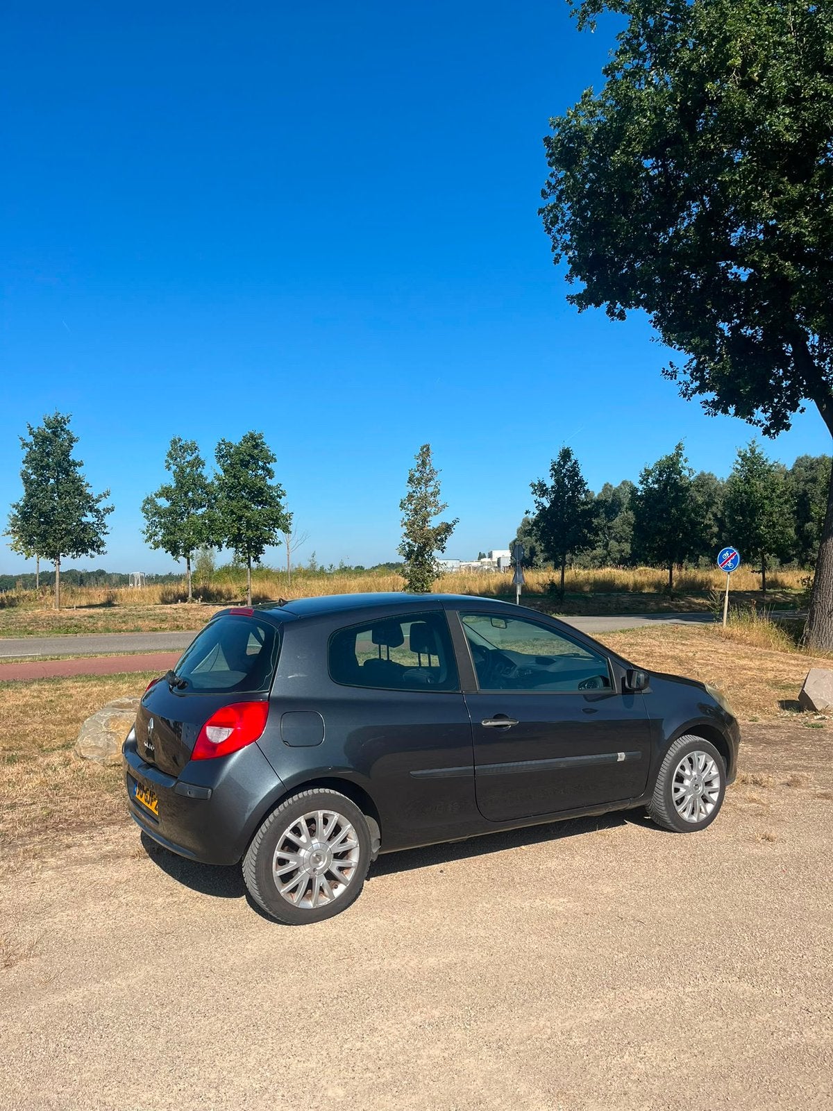 Renault Clio 1.6 16V 82KW 3-DRS E4 2008 Grijs, Auto's, Renault, Voorwielaandrijving, 4 cilinders, 49 €/maand, Origineel Nederlands