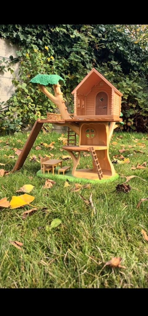 Sylvanian families Boomhut met picknicktafel., Ophalen, Zo goed als nieuw, Jongen of Meisje