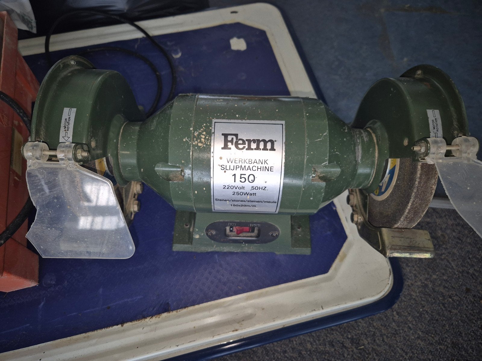 Ferm Werkbank Slijpmachine 150 - 250W, Doe-het-zelf en Verbouw, Gereedschap | Slijpmachines, Ophalen of Verzenden