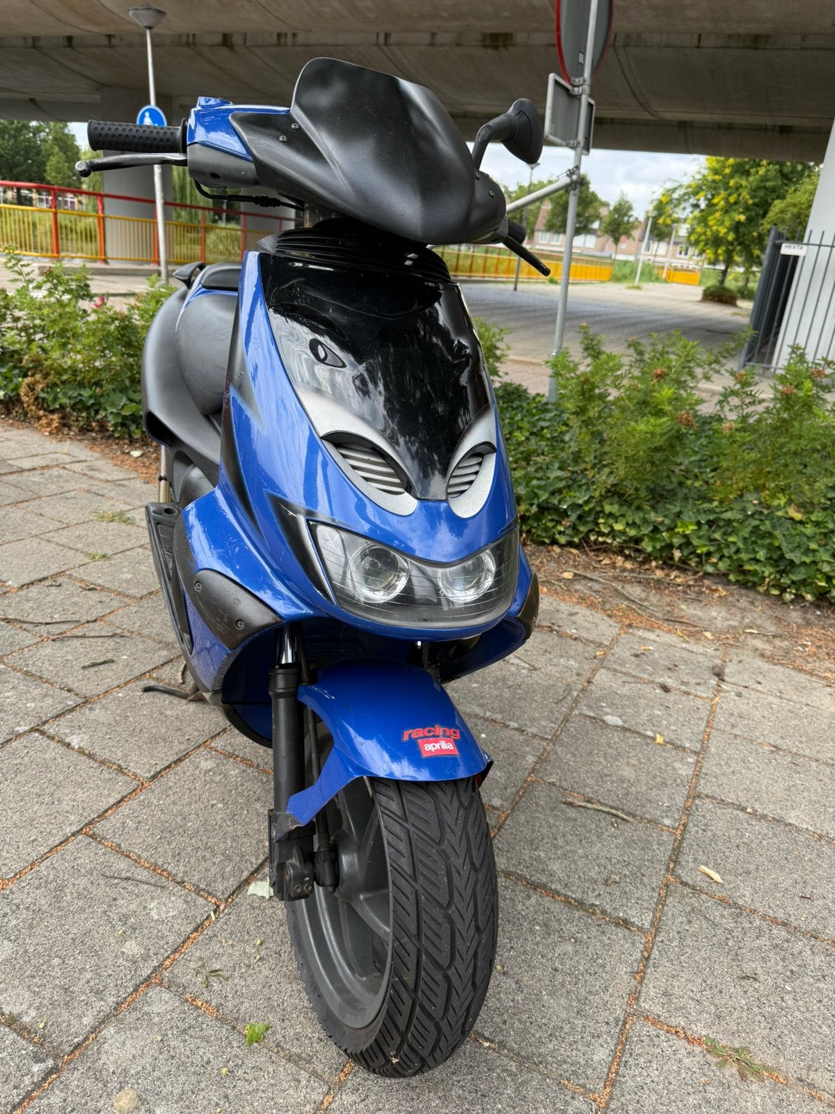 Aprilia SR 50 | 70cc Malossi Sport | Yasuni R, Fietsen en Brommers, Ophalen, Zo goed als nieuw, Tweetakt, SR 50