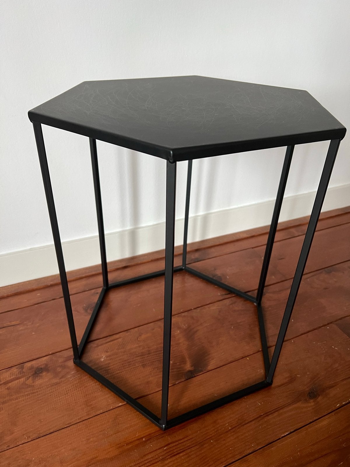 Zwarte zeshoekige bijzettafel - Modern design, Minder dan 55 cm, Metaal of Aluminium, Zo goed als nieuw, Overige vormen