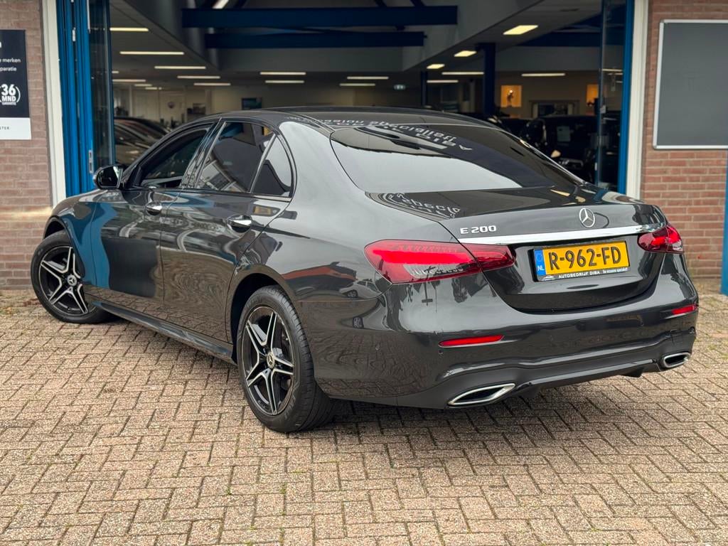 Mercedes-Benz E-klasse 200 AMG 2022 AUT NAVI LEDER LM NAP!, Auto's, Automaat, Achterwielaandrijving, Gebruikt, Euro 6