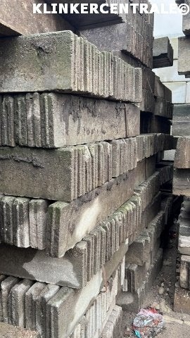 2.000 stuks gebruikte betonbanden 6x20x100cm opsluitbanden