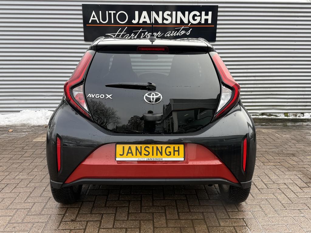 Toyota Aygo X 1.0 VVT-i MT Envy met 15.515 km! | Clima | Two, Stof, Gebruikt, Zwart, 4 stoelen